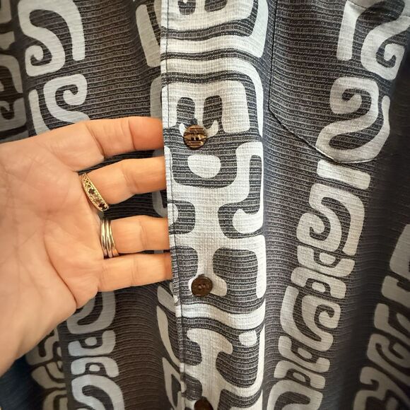 Quicksilver Waterman Collection Men Shirts Sz L Blue Button Front Short Sleeves - Picture 7 of 9